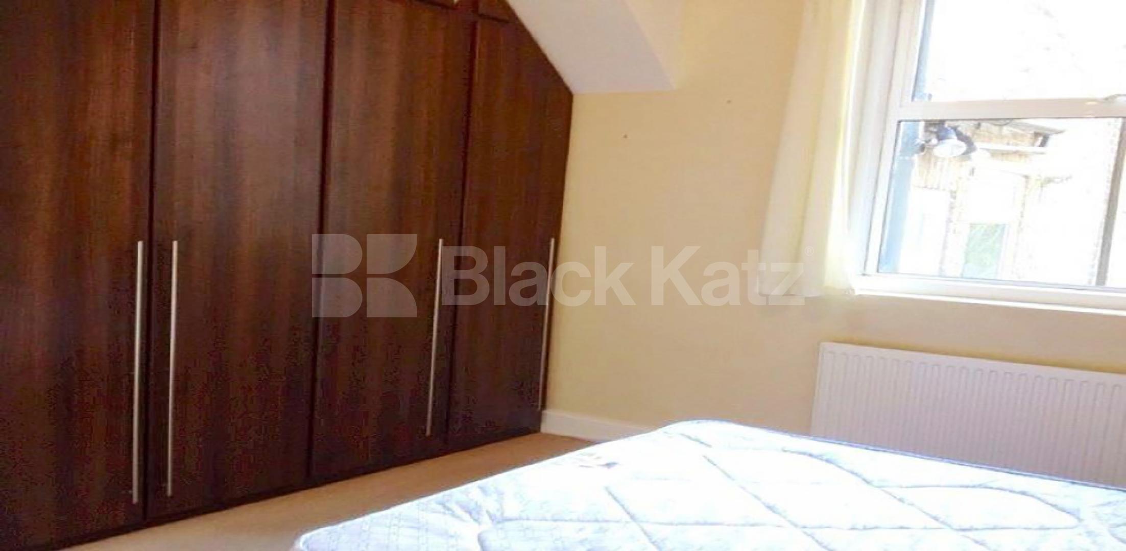 			UNDER OFFER , 2 Bedroom, 1 bath, 1 reception Ground Floor Flat			 Sandmere Road, Clapham North